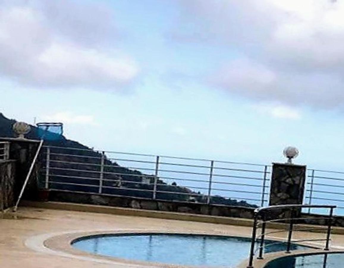 Gracses Adonis Holiday park *
